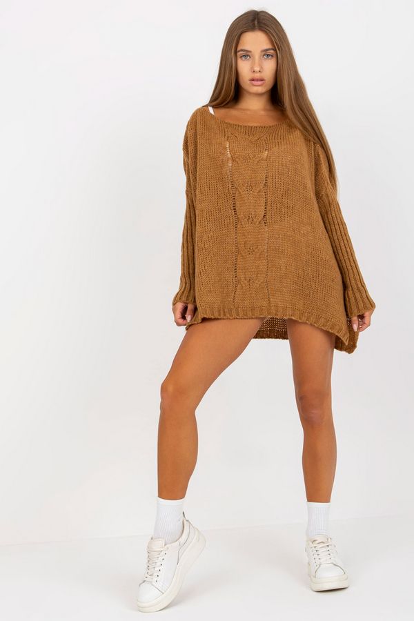 Sweter M559 camelowy